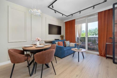 Family Apartment with Balcony, Air Conditioning and Parking by Renters Prestige
