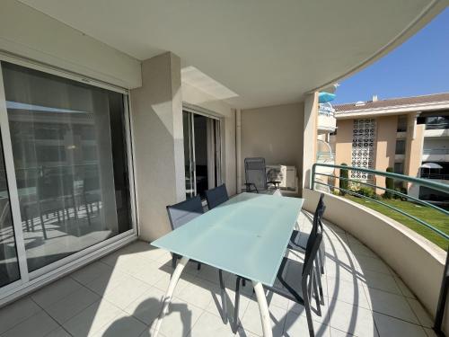 Residence Cesaree - T2 renove avec vue piscine, terrasse, clim, 4p