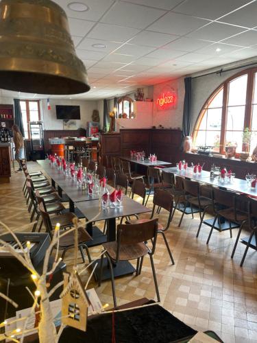 a dining room with tables and chairs in a restaurant at Beau Refuge du Galibier in Le Monêtier-les-Bains