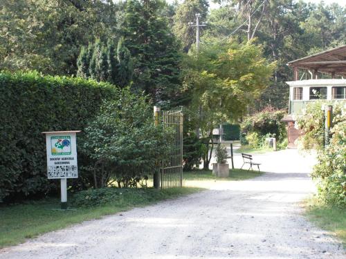 Κήπος έξω από το Agriturismo La Garzonera