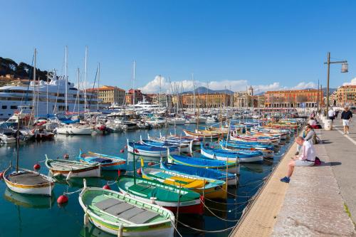 Paganini City Center Apartment with Terrace - Happy Rentals
