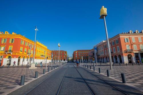 Paganini City Center Apartment with Terrace - Happy Rentals
