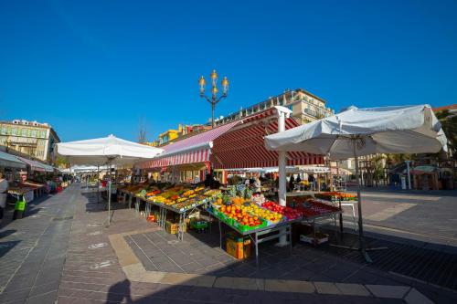 Paganini City Center Apartment with Terrace - Happy Rentals
