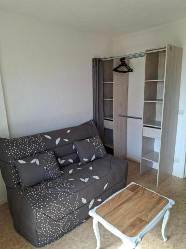 a living room with a couch and a coffee table at Appartement vu mer in Le Barcarès