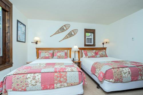 two beds sitting next to each other in a bedroom at Manitou Lodge 3 by Alpine Lodging Telluride in Telluride