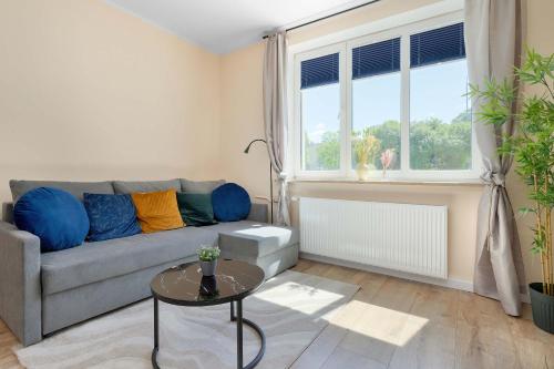 Komfortowy Apartament w Sercu Gdańska z Miejscem do Pracy by Noclegi Renters