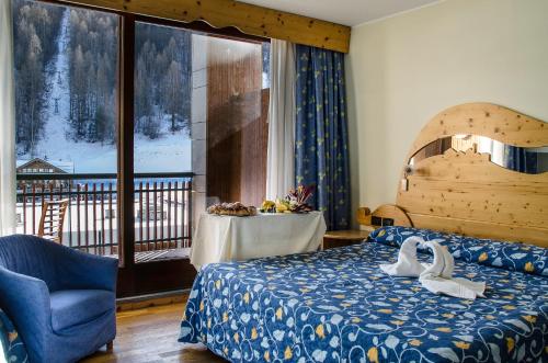 Un pat sau paturi într-o cameră la Hotel Rivè - Complesso Turistico Campo Smith