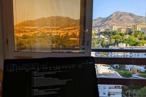 Estudio con vistas a la montaña junto a la playa photo 12