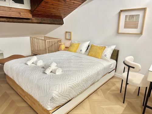 CASAQUA Designer Loft Apartment in Milan, Istria Subway Exit, Convenient Transportation