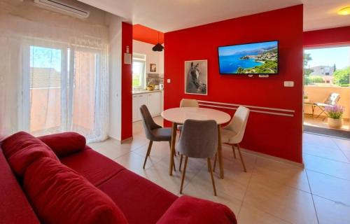 Family apartment Oros Medulin, with a pool, ggd