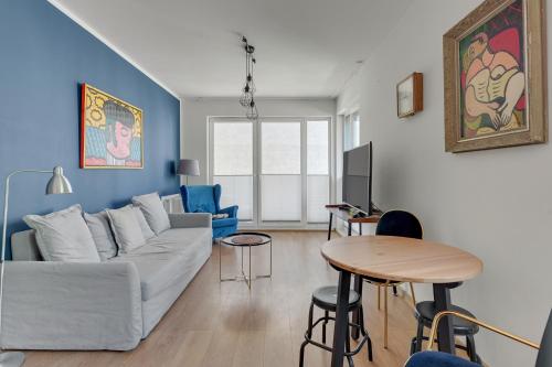 Długa Grobla 10 by Grand Apartments