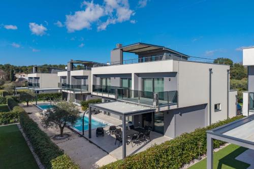 Villa Centinera with Private Pool - Happy Rentals