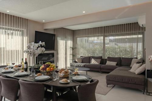 Villa Centinera with Private Pool - Happy Rentals