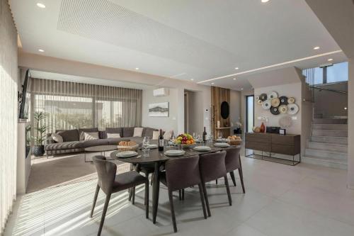 Villa Centinera with Private Pool - Happy Rentals