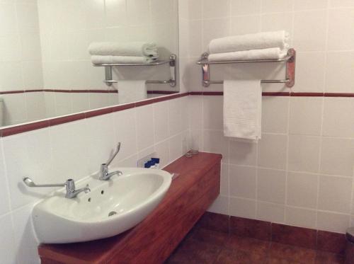 Protea Hotel by Marriott Harrismith Montrose tesisinde bir banyo