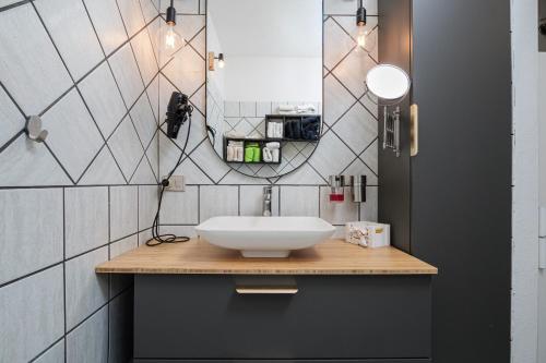 a bathroom with a sink and a mirror at Villetta Vespucci in Agrustos