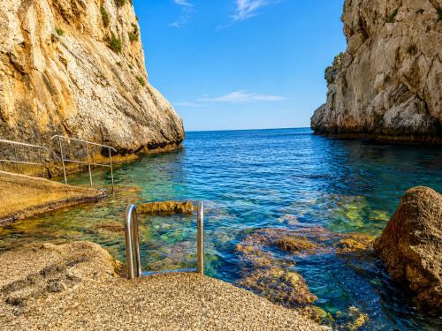 a metal object in the water next to the ocean at AWA Kafara in Porticello