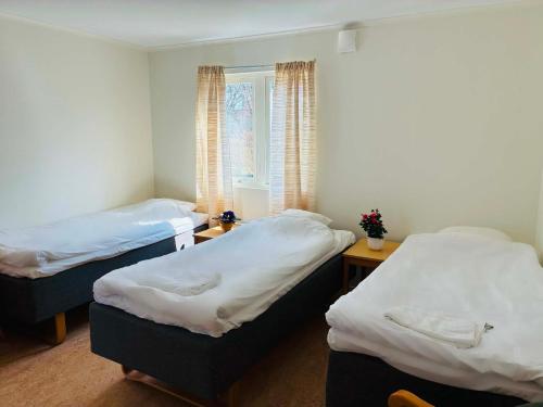 a room with two beds and a window at Tofta Strand Bed & Breakfast 90 in Visborgsslätt