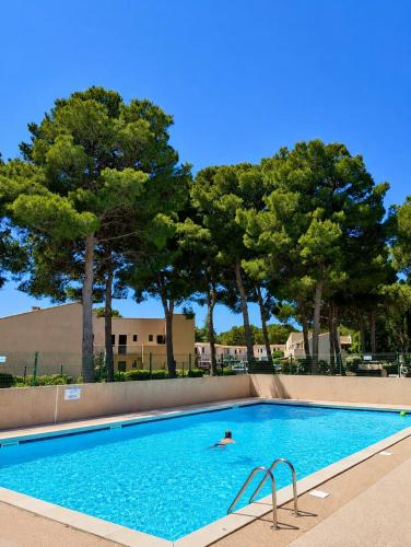 L'été au Cap d'Agde - Piscine - Parking - Proche village naturiste - Histoire de Clés