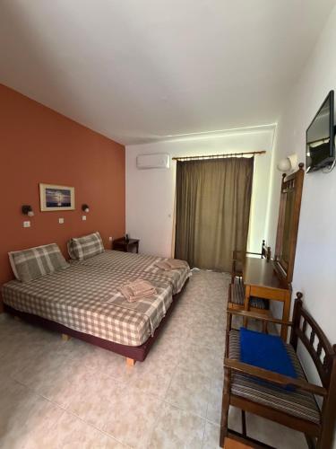 Llit o llits en una habitació de Cannon Guesthouse Faliraki