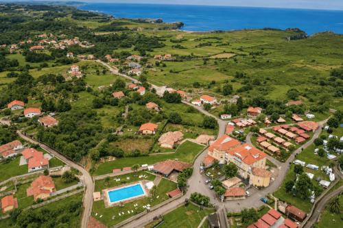 an aerial view of a residential estate with a pool at Kampaoh Bufones Pría in Garaña