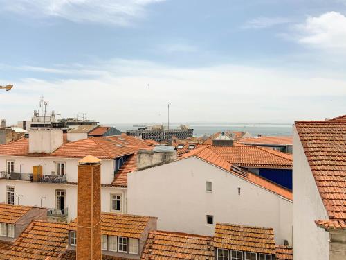 Stay as a Local! Santos Historical 6 Bedroom Apartment IV