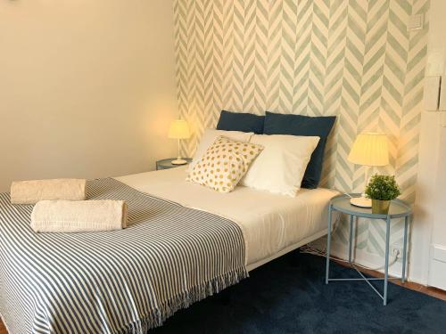 Stay as a Local! Santos Historical 6 Bedroom Apartment IV