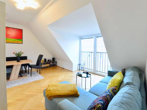 Modern Attic Flat with 2 Bedrooms