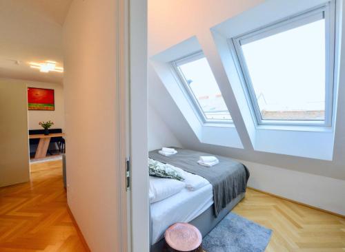 Modern Attic Flat with 2 Bedrooms