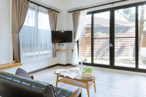 a living room with a couch and a table at Chillax Inn B&B 恆春鬆塊民宿 in Hengchun