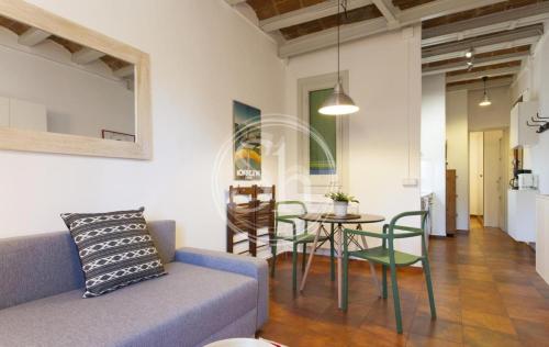 Cozy apartment beside Sagrada Familia for 2