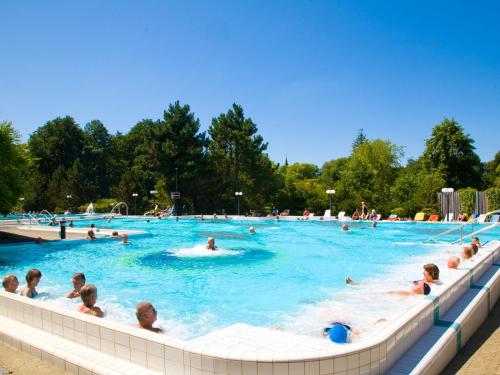 a group of people swimming in a swimming pool at CariSSA Ferienwohnung - mit THERMEplus in Bad Bevensen