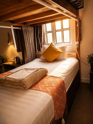 a bedroom with two beds and a window at Happy Bear Hostel Phu Quoc in Phú Quốc