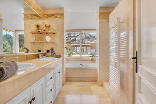 Beachfront penthouse Marbella, Rio Real Playa