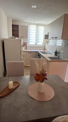 "Apartman More"