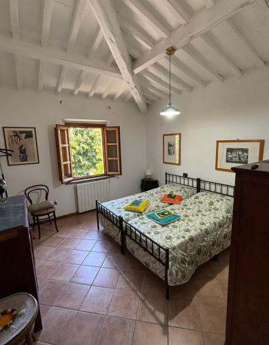 a bedroom with a bed in a room at Dimora Rosé in Crespina