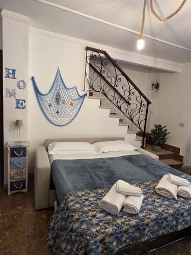a bedroom with a bed with two towels on it at Appartamenti Mondo Per Te in Santa Margherita Ligure