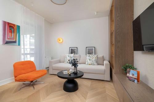 Elegancki Apartament z Miejscem do Pracy i Balkonem w Krakowie by Noclegi Renters