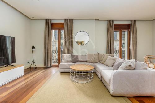 Spacious Apartment Near Passeig de Gràcia