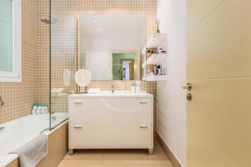 Spacious Apartment Near Passeig de Gràcia