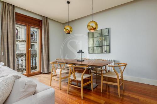 Spacious Apartment Near Passeig de Gràcia