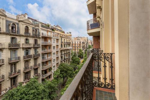 Spacious Apartment Near Passeig de Gràcia