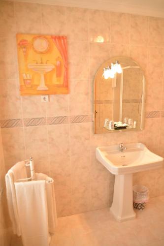 a bathroom with a sink and a mirror at Casa Estrela de Alva in Seia