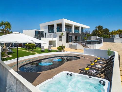 Villa Tahiti - com Vista Mar, Piscina Infinita e Jacuzzi em Albufeira