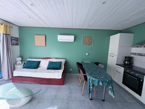 Maison une chambre avec jardin