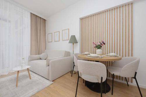 Stylish Studio with Air Conditioning in a Prime Location By Noclegi Renters