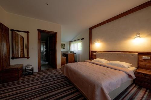 a bedroom with a large bed in a room at Villa Ecaterina in Poiana Negrii