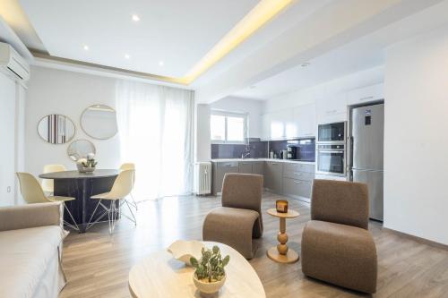 An Impressive 2 bdr Apt in Glyfada