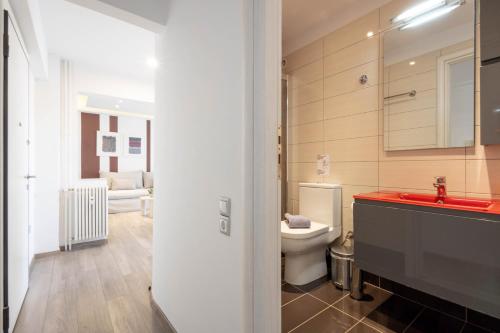 An Impressive 2 bdr Apt in Glyfada