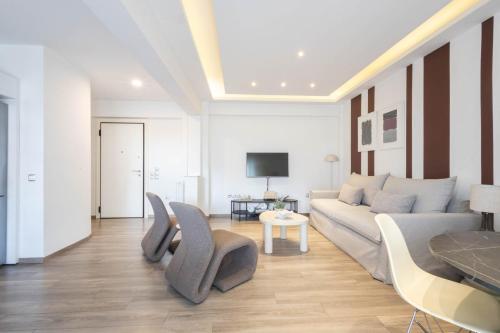 An Impressive 2 bdr Apt in Glyfada